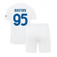 Inter Milan Alessandro Bastoni #95 Replika babykläder Bortaställ Barn 2023-24 Kortärmad (+ korta byxor)